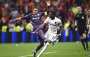 Champions League: Galatasaray-Keeper rastet aus! Tritt und Rote Karte | Sport | BILD.de
